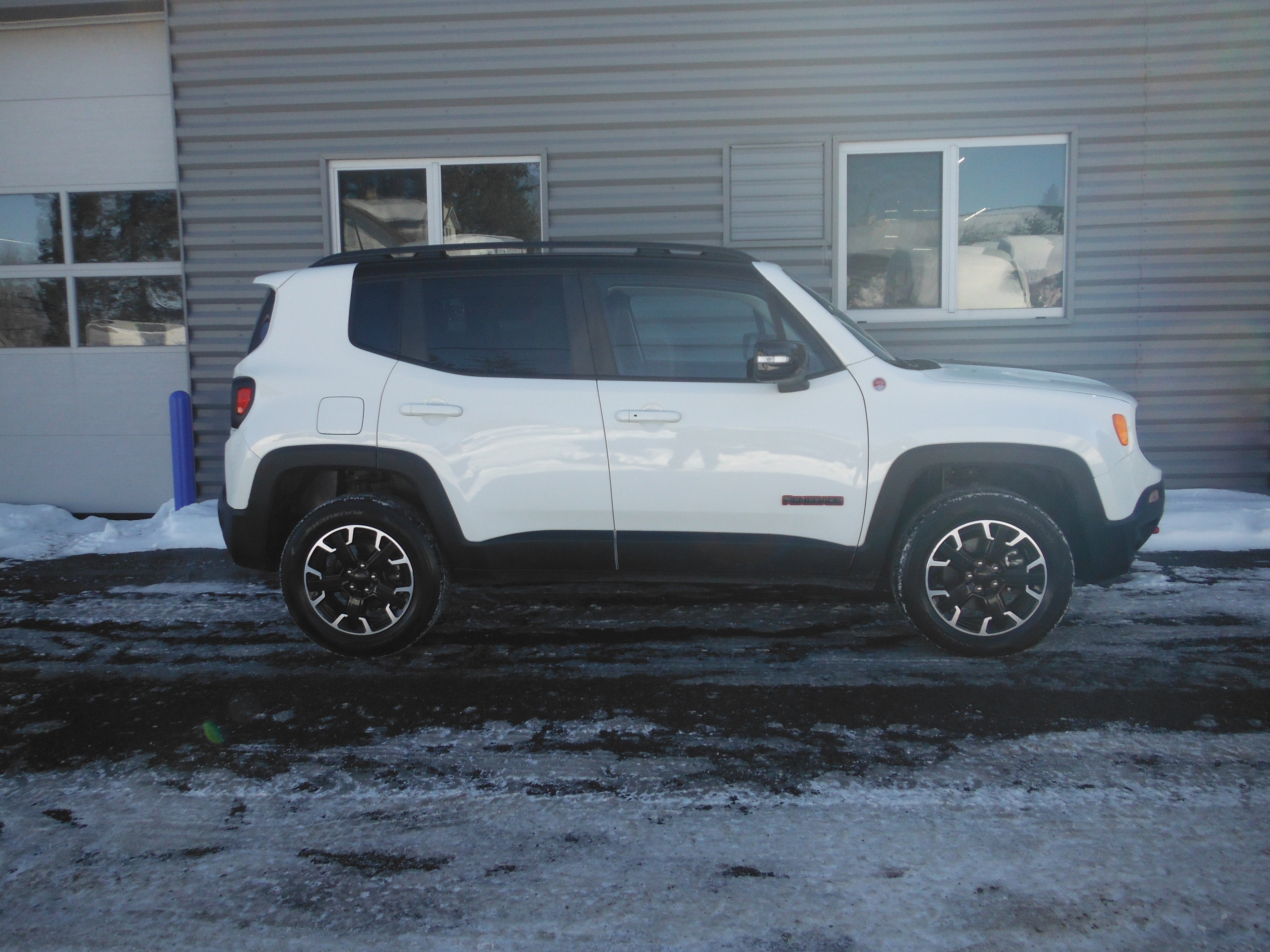 2023 Jeep Renegade Trailhawk
